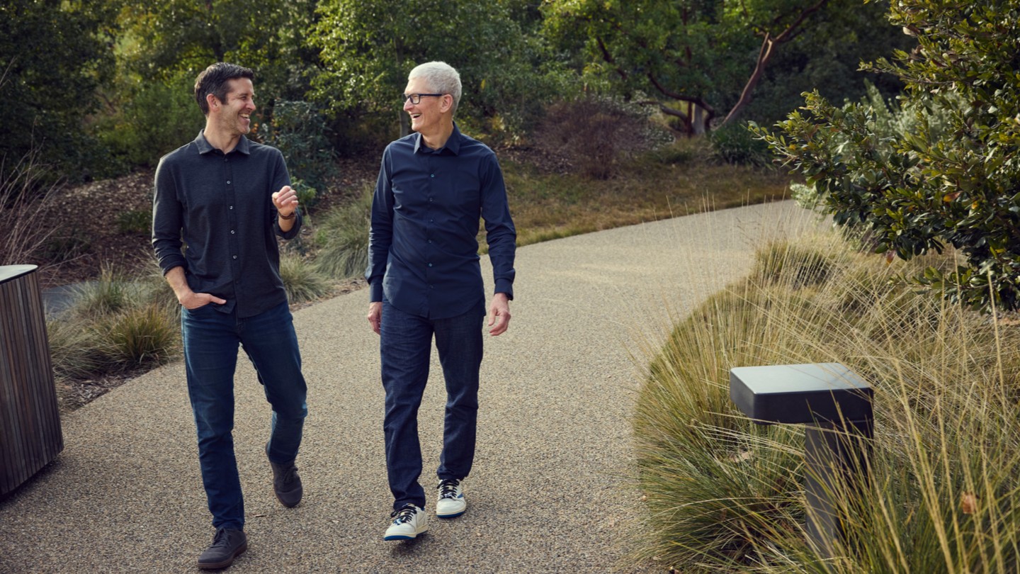 Сегодня последний день Тима Кука на посту CEO Apple. Завтра компанию возглавит Джон Тернус