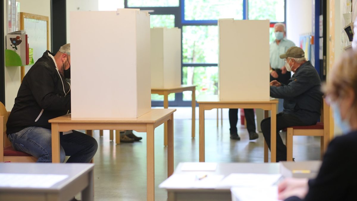 AfD набирает 44,5% в Саксонии‑Анхальт — вдвое больше, чем в 2021 году