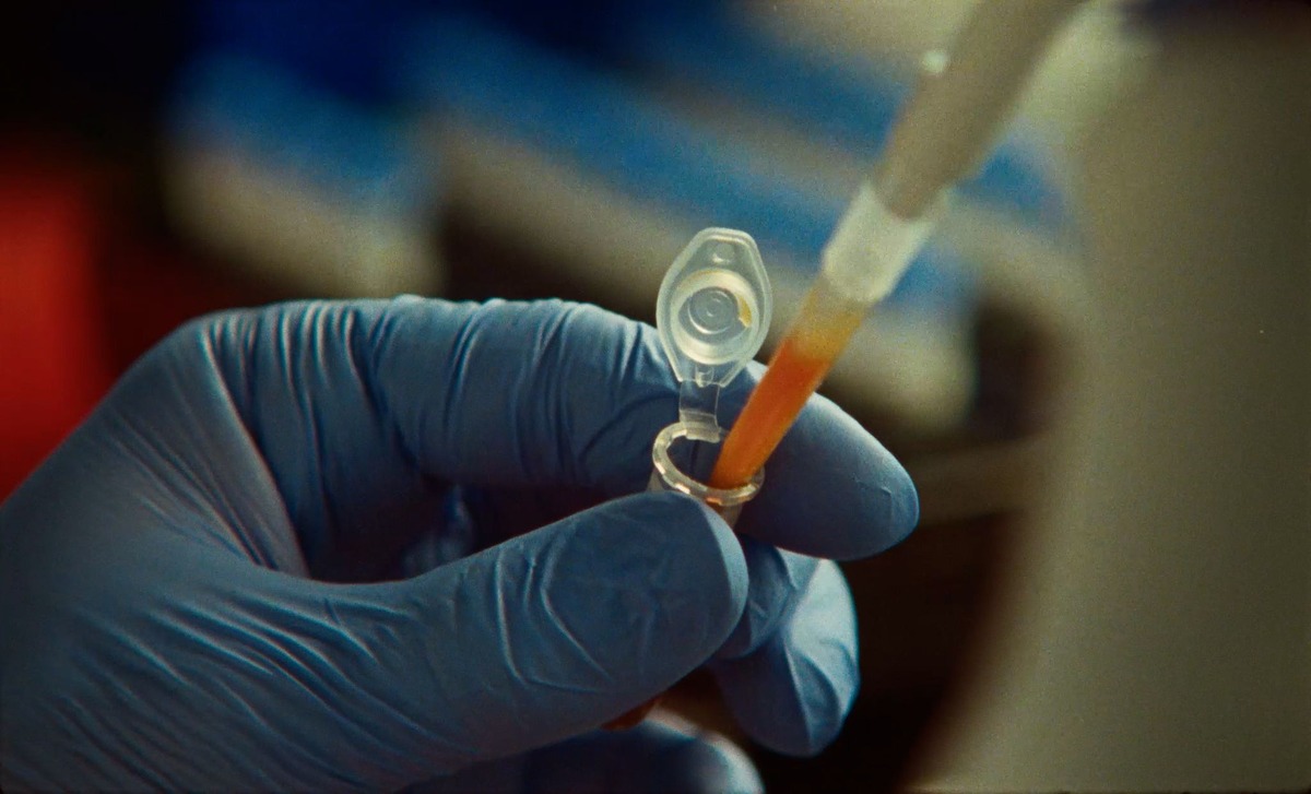 Агенты Claude нашли в геномах фагов систему с CRISPR-подобными повторами