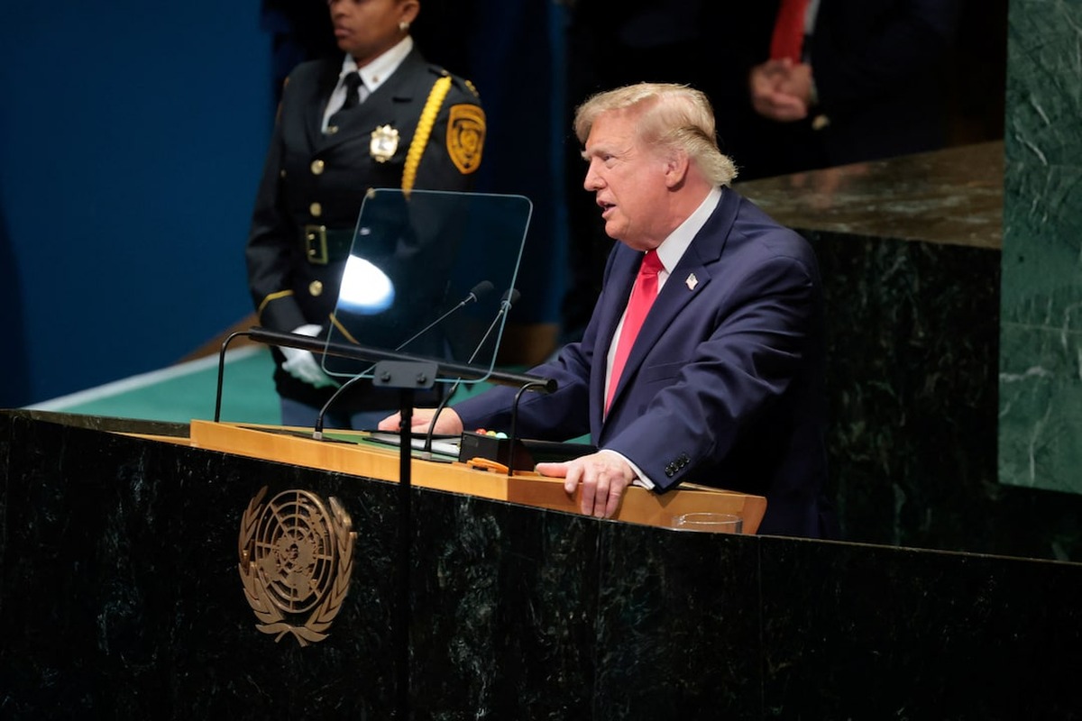 Трамп объявил ИИ "суперинтеллектом" — ему не понравилось слово "искусственный"