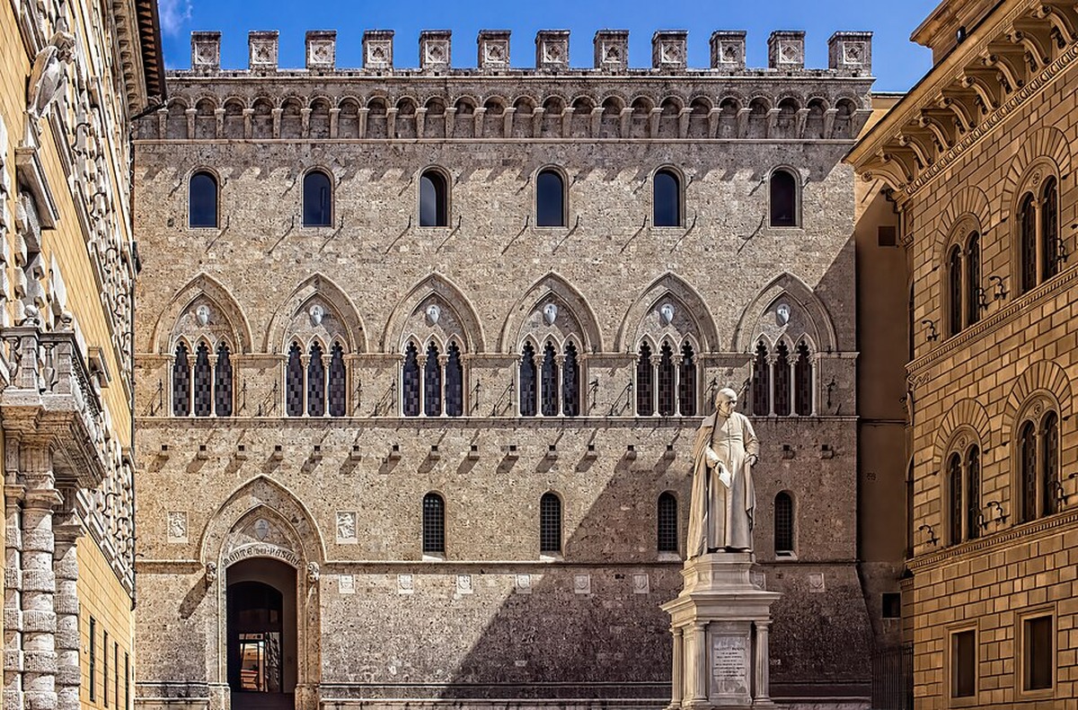 Intesa добавила €800 млн к предложению за Monte dei Paschi