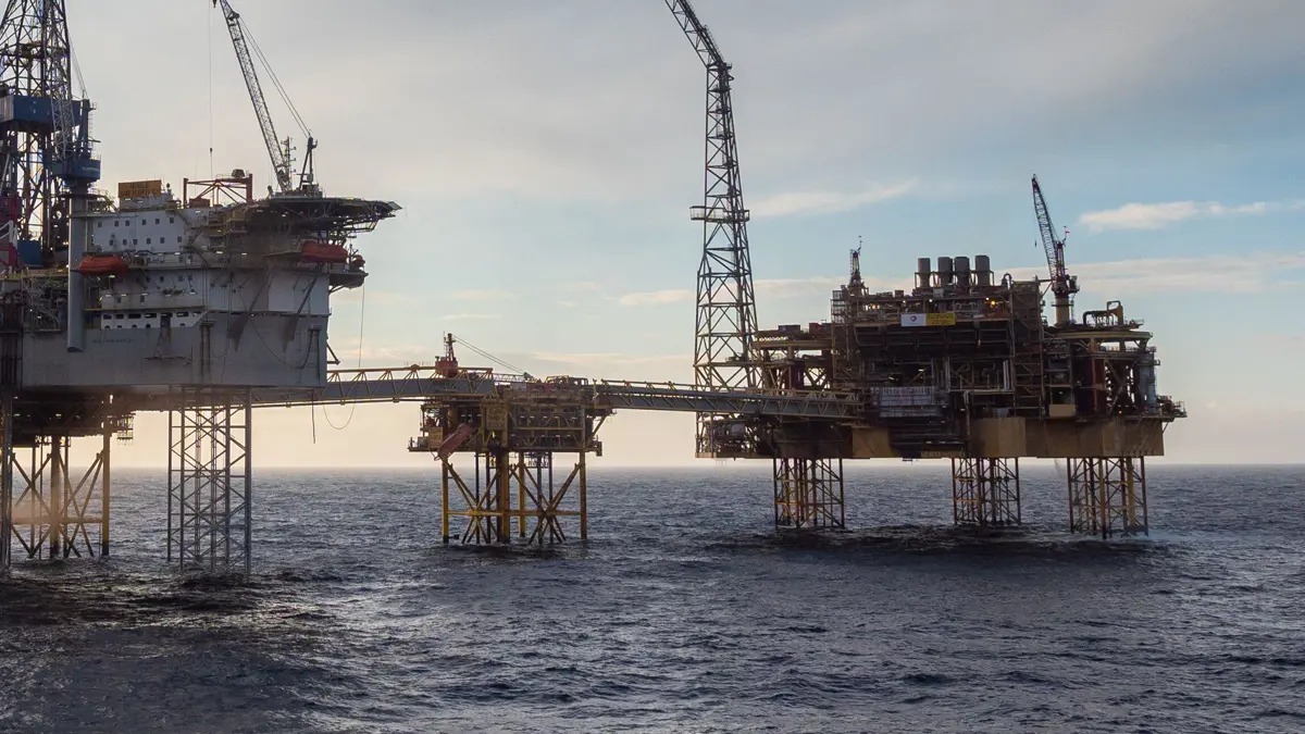 Работники семи нефтегазовых объектов Северного моря одобрили забастовку