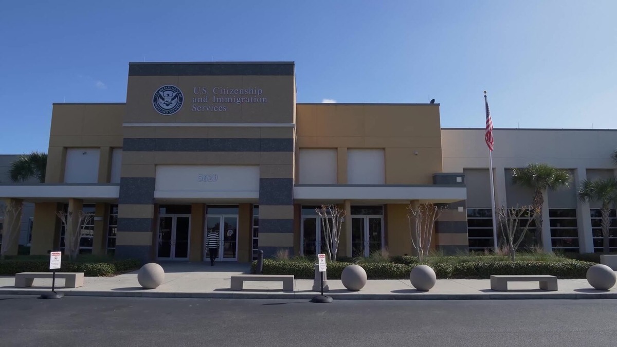 Суд обязал DHS снова собирать биометрию у задержанных заявителей USCIS