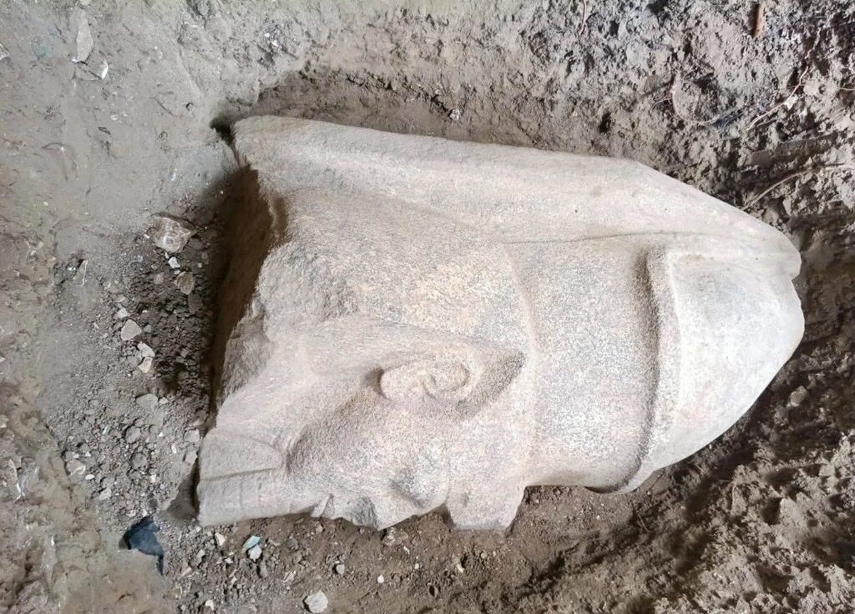 В дельте Нила нашли две колоссальные царские статуи — одну атрибутировали Рамсесу II