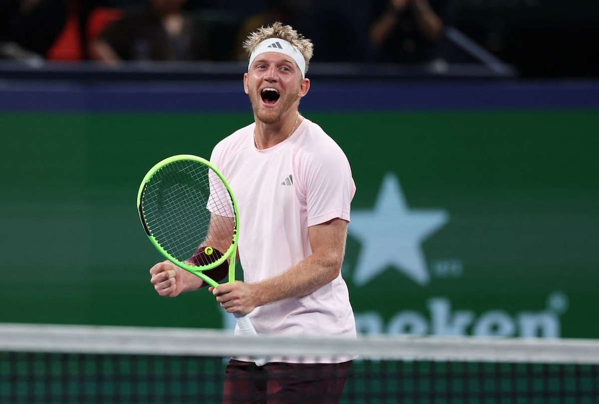 Давидович-Фокина выиграл первый Masters 1000, отыграв сет и брейк